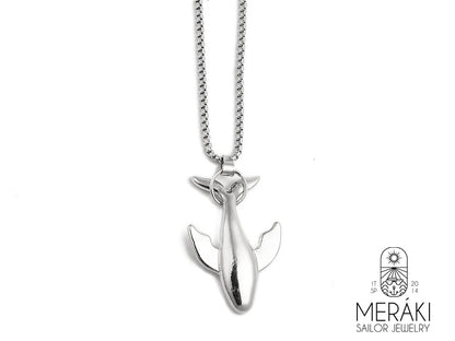 Questa collana da 60 cm è realizzata in acciaio inossidabile di alta qualità, con un design unico e accattivante e grande ciondolo a forma di balena