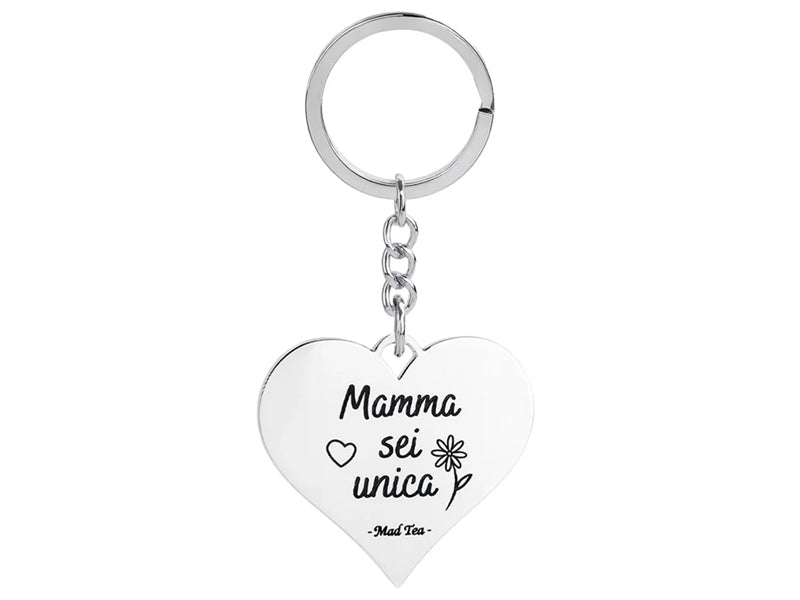 La mamma è quella presenza che sa esserci sempre: con un sorriso, una parola gentile e un amore che non conosce misura. È forza e dolcezza insieme, è cura, pazienza e cuore infinito.