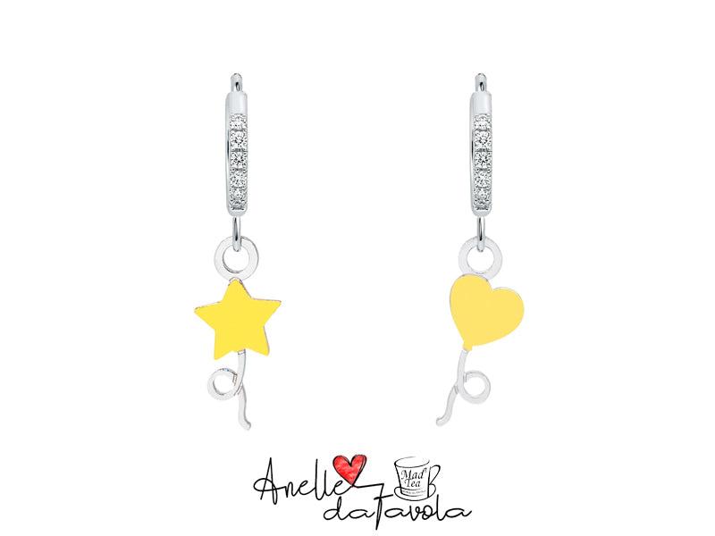 Questi orecchini, con un palloncino a forma di stella e uno a forma di cuore, sono un invito a credere nei propri sogni.
