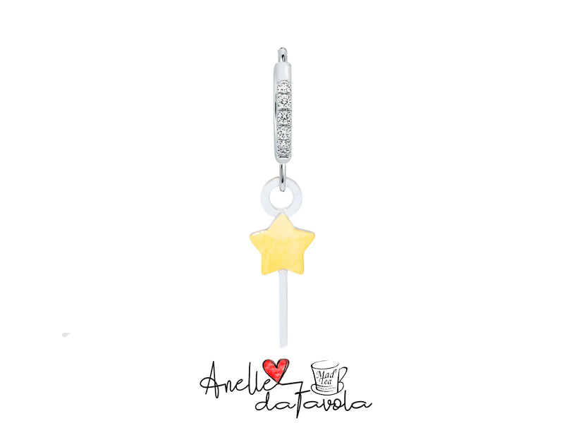 Orecchino ad anello con cristalli con una bacchetta magica bicolore in acciaio