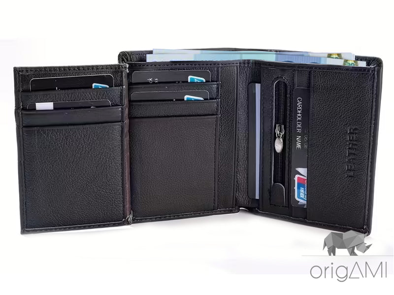 Stanco del solito portafoglio? Questo è il tuo biglietto per l'eleganza senza compromessi. Realizzato in vera pelle, offre tutto lo spazio di cui hai bisogno: 12 carte, documenti sempre a portata di mano, banconote ordinate e spiccioli al sicuro. Con la sua cerniera extra, è la soluzione perfetta per chi ama l'ordine e lo stile.
