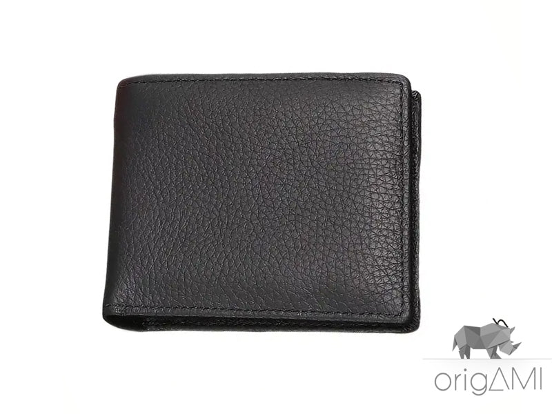 Il portafoglio in vera pelle è un accessorio elegante e funzionale, ideale per l'uomo e la donna moderni. Con 8 slot per carte, di cui uno con finestrella per documenti, due scomparti per banconote e una cerniera di sicurezza, offre un'organizzazione impeccabile. Il design raffinato e la qualità dei materiali lo rendono perfetto per l'ufficio e per ogni occasione