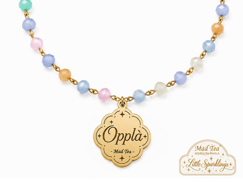 Questo bracciale è dedicato a chi ama prendere ogni piccola riuscita con leggerezza, trasformando anche le cose più semplici in una piccola soddisfazione da festeggiare.
