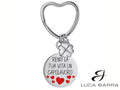 Scopri un accessorio unico e di tendenza con questo portachiavi da donna in acciaio con scritta "Rendi la tua vita un capolavoro" che trasmette forza ed energia.