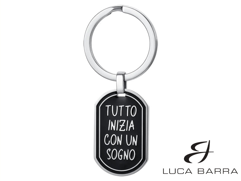 Portachiavi Uomo in acciaio Tutto Inizia Con Un Sogno. &nbsp;L'incisione della frase ""Tutto Inizia Con Un Sogno"" aggiunge un tocco di significato speciale al portachiavi, ispirandoti a credere nei tuoi sogni e a trasformarli in realtà.