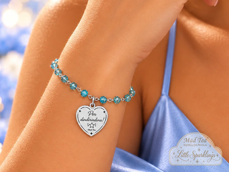 I cristalli rendono il bracciale fresco, brillante e pieno di luce, mentre il ciondolo a cuore racconta proprio quella sensazione: un piccolo momento felice che arriva senza preavviso e ti strappa un sorriso.