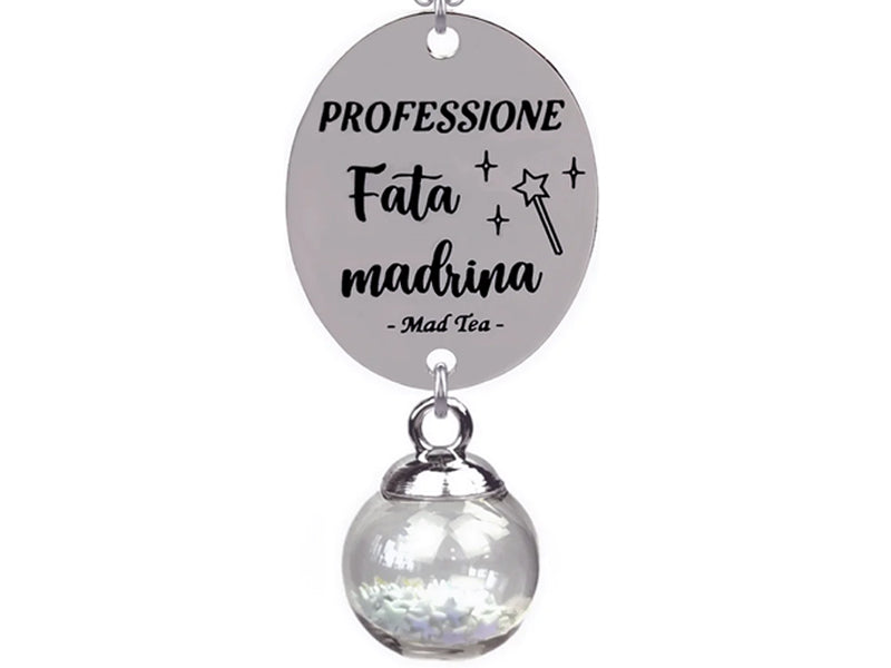 Collana con piccola boccetta contenente vera polvere magica e targhetta con incisa la frase “PROFESSIONE Fata madrina”.