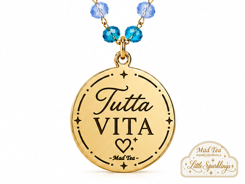 “Tutta Vita”.
Due parole che sembrano dire: non voglio vivere a metà.