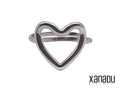 Risplendi con il nostro anello a forma di cuore in acciaio inossidabile. Questo gioiello incarna l'amore e la raffinatezza, perfetto per ogni occasione. Aggiungi un tocco di eleganza al tuo look con questo anello dal design semplice ma significativo. Misura regolabile