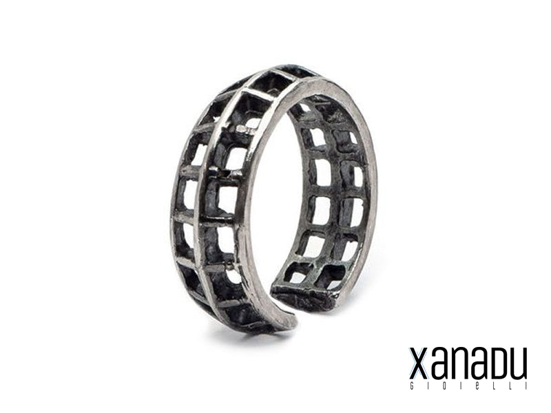 Anello Xanadu gioielli realizzato in Zamak con struttura geometrica aperta