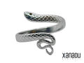 Anello realizzato in acciaio inossidabile argentato molto leggero, semplice, minimalista, adatto a essere indossato anche come anello multiplo.