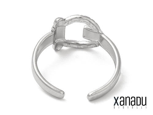 Questo anello è così elegante che ti farà sentire una regina (o un re!) anche solo indossandolo per andare a fare la spesa! Il suo design a fibbia è un tocco di originalità che non passerà inosservato. Preparati a ricevere complimenti a pioggia!
