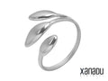 Questo anello da donna è realizzato in acciaio inossidabile di alta qualità, resistente alla corrosione e ipoallergenico. È regolabile per garantire una vestibilità perfetta. Il design presenta tre foglie stilizzate, che simboleggiano la crescita e la connessione con la natura.