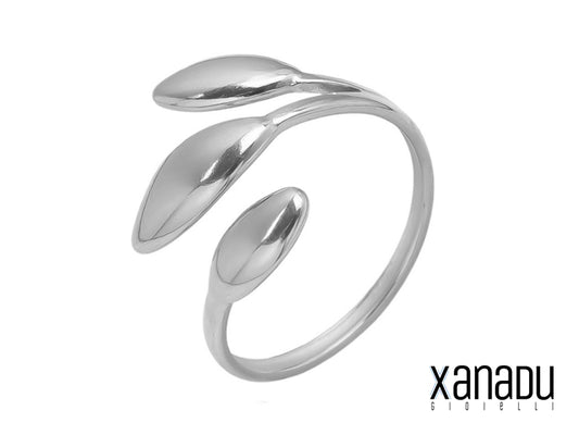 Questo anello da donna è realizzato in acciaio inossidabile di alta qualità, resistente alla corrosione e ipoallergenico. È regolabile per garantire una vestibilità perfetta. Il design presenta tre foglie stilizzate, che simboleggiano la crescita e la connessione con la natura.