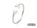 Anello regolabile per donna, realizzato in acciaio inossidabile 304L, un materiale resistente e ipoallergenico. Il design presenta una luna e un sole finemente dettagliati. La regolazione permette di adattarlo a qualsiasi dito. Un accessorio elegante e significativo, ideale per ogni occasione.