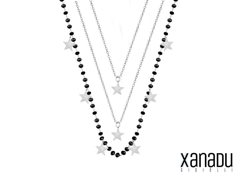 Questa collana non è solo un gioiello, è una costellazione al tuo collo! Immagina: tre file di pura magia che si intrecciano per creare un effetto stellare senza precedenti.