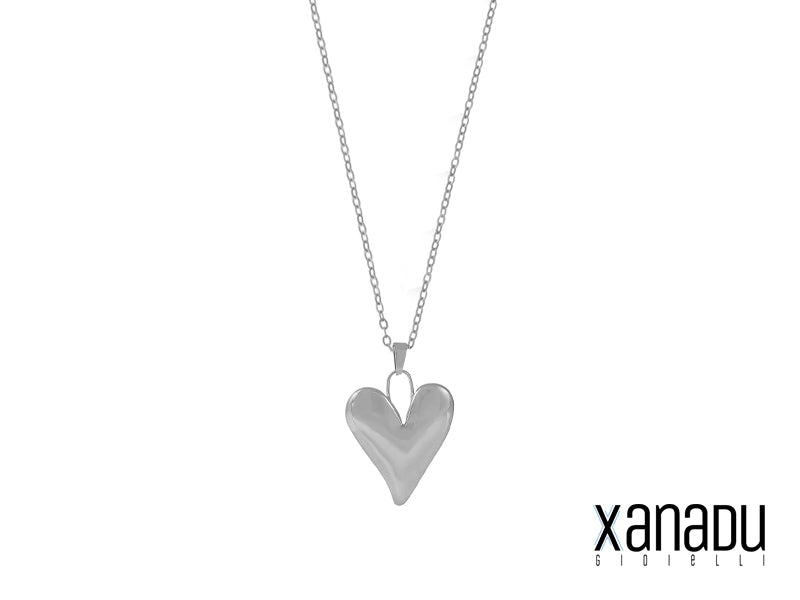 Preparati a rubare la scena con la nostra collana a cuore in acciaio inossidabile! Questo gioiello è un'esplosione di stile e raffinatezza, perfetto per chi ama osare e distinguersi dalla massa. Il suo design moderno e accattivante lo rende un accessorio versatile, adatto a qualsiasi outfit. Un tocco di eleganza discreta ma di grande impatto, per un cuore che batte forte (di stile!).