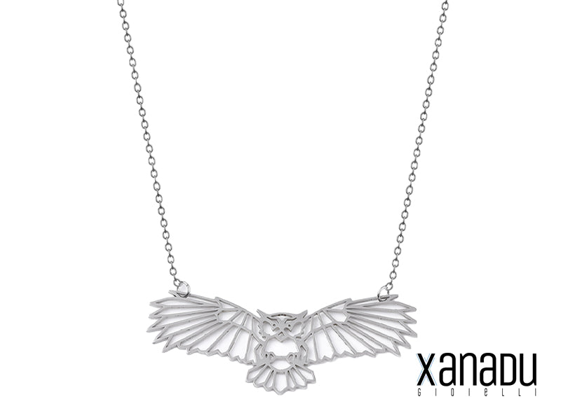 Con questa collana il tuo stile vola in alto! Questa collana con ciondolo a forma di gufo è così imponente che non passerà inosservata. Realizzata in acciaio inossidabile 304L, è resistente come un vero gufo e altrettanto elegante! Preparati a ricevere un sacco di complimenti!"