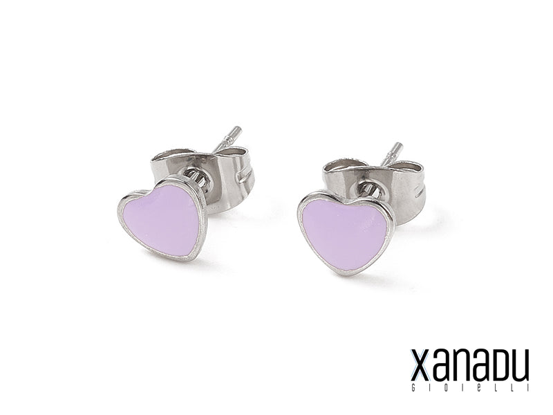 Questo delizioso paio di orecchini a bottone a cuore è realizzato in acciaio inossidabile con smalto color lilla.