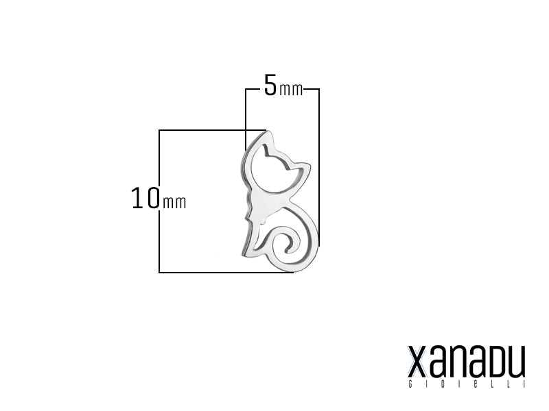 Orecchini realizzati in acciaio inossidabile raffiguranti un piccolo gattino del marchio Xanadu Gioielli