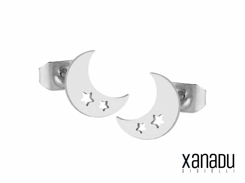 Eleganti orecchini a bottone a forma di luna crescente, impreziositi da due piccole stelline intagliate. Realizzati in acciaio inossidabile 304L, un materiale resistente e anallergico. La finitura lucida e i dettagli accurati li rendono un accessorio raffinato e versatile.