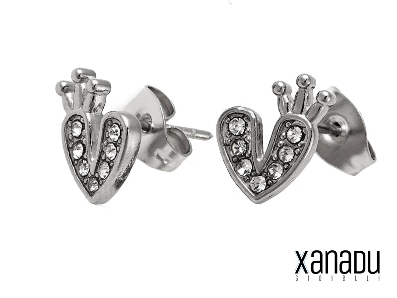 Questi orecchini a forma di cuore sono un gioiello raffinato e duraturo, perfetti per ogni occasione. La struttura in acciaio inossidabile garantisce resistenza e durata nel tempo, mentre la corona e gli zirconi aggiungono un tocco di regalità e luminosità. I zirconi, sapientemente incastonati, assicurano una brillantezza eccezionale e una resistenza all'usura.