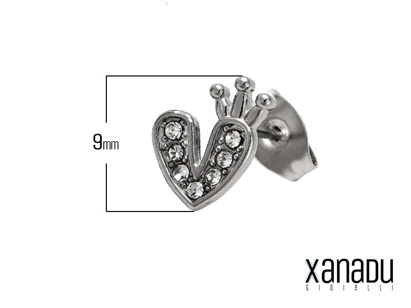 Eleganti orecchini a forma di cuore, realizzati in acciaio inossidabile di alta qualità. Ogni cuore è finemente decorato con una scintillante corona e abbellito da zirconi trasparenti che catturano e riflettono la luce