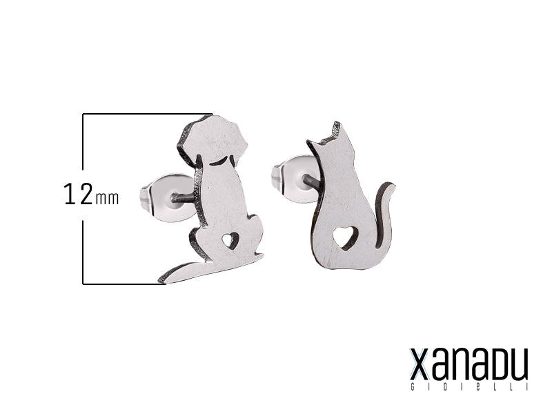 Attenzione: indossare questi orecchini potrebbe causare un'improvvisa voglia di coccolare tutti gli animali che incontri! Un cagnolino e un gattino, entrambi con un cuore inciso, pronti a conquistare il tuo cuore e a far sorridere chi ti vede. Perfetti per chi ama gli animali e non ha paura di mostrare il proprio affetto!

Simbologia del Design