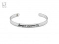 Bracciale rigido con incisa la frase "Segui i tuoi sogni" ispirata alla favola di UP.  Misura: 6,4 cm di diametro regolabile
