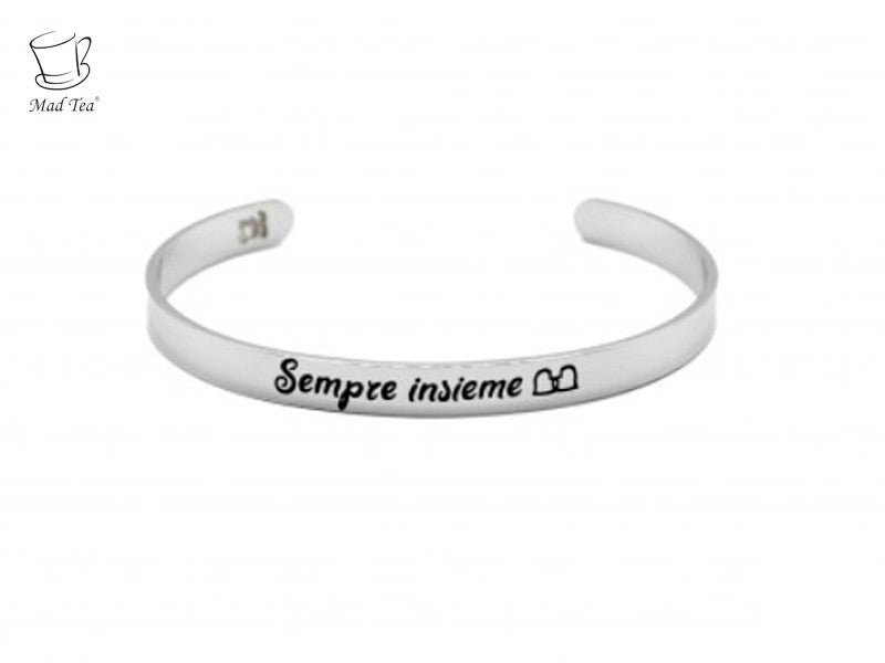 Bracciale rigido con incisa la frase "Segui i tuoi sogni" ispirata alla favola di UP.  Misura: 6,4 cm di diametro regolabile