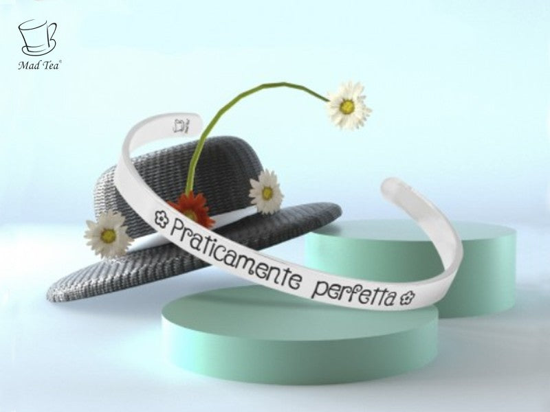 Mary poppins bracciale bangle in acciaio con scritta praticamente perfetta