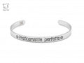 "Mary Poppins, praticamente perfetta sotto ogni aspetto!"  Bracciale rigido in acciaio con incisa la frase "Praticamente perfetta" ispirata alla collezione "Mary Poppins"    Un dolce gioiello caratterizzato da simpatici dettagli che saprà trasmettervi quel pizzico di magia e spensieratezza per farvi sentire perfetta come una vera Mary Poppins!
