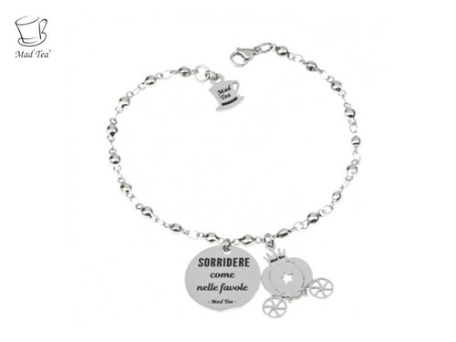 Bracciale con ciondolo con incisa la frase "SORRIDERE come nelle favole" e simpatica carrozza a forma di zucca.