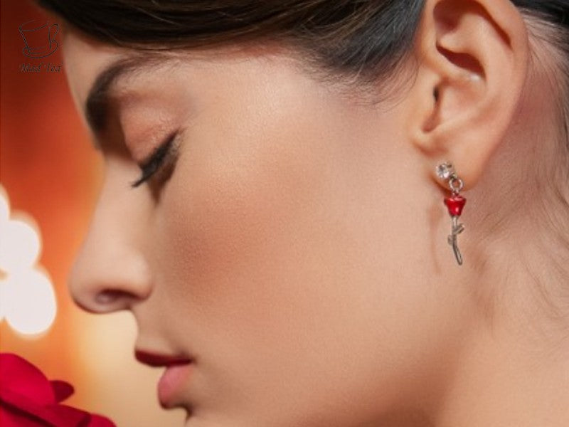 Amare come nelle favole  “Amore è quel posto dove il cuore batte un po' di più: la tua favola!"  La rosa, simbolo per eccellenza dell'amore, rappresenta il sogno di tutte noi ragazze, incontrare il nostro principe azzurro e vivere un amore da favola. Ma la vera favola d'amore è ogni volta che ci innamoriamo, è il nostro piccolo angolo di mondo felice condiviso con quella persona che ci fa battere sempre il cuore.