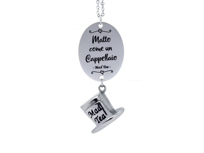 "Matto come un Cappellaio"  Collana dedicata al personaggio più eccentrico di Alice in Wonderland, il Cappellaio Matto! Un grande elogio alla sua figura, alla sua simpatia e a tutte le persone che si sentono un po' come lui, matte e simpatiche!  Collana con ciondolo composto da targhetta con incisa la frase "Matto come un Cappellaio!" e cilindro pendente. 