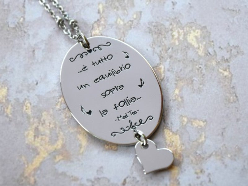 collana dedicata a una delle piu grandi star del panorama canoro italiano, il grande vasco rossi, il blasco con una frase storica della canzone sally, è tutto un equilibrio sopra la follia