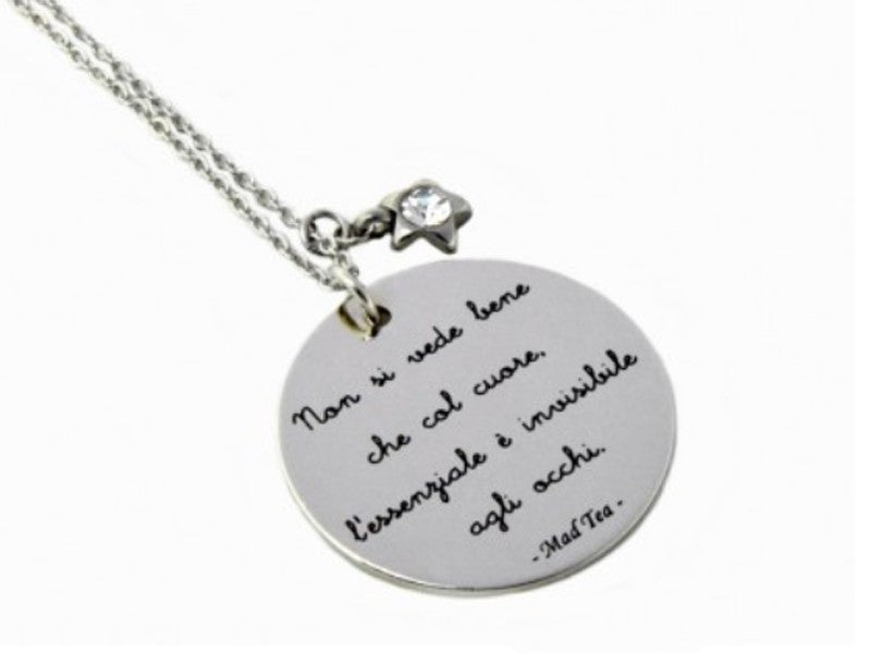 Collana collezione piccolo principe con incisa la frase Non si vede bene che col cuore, l'essenziale è invisibile agli occhi