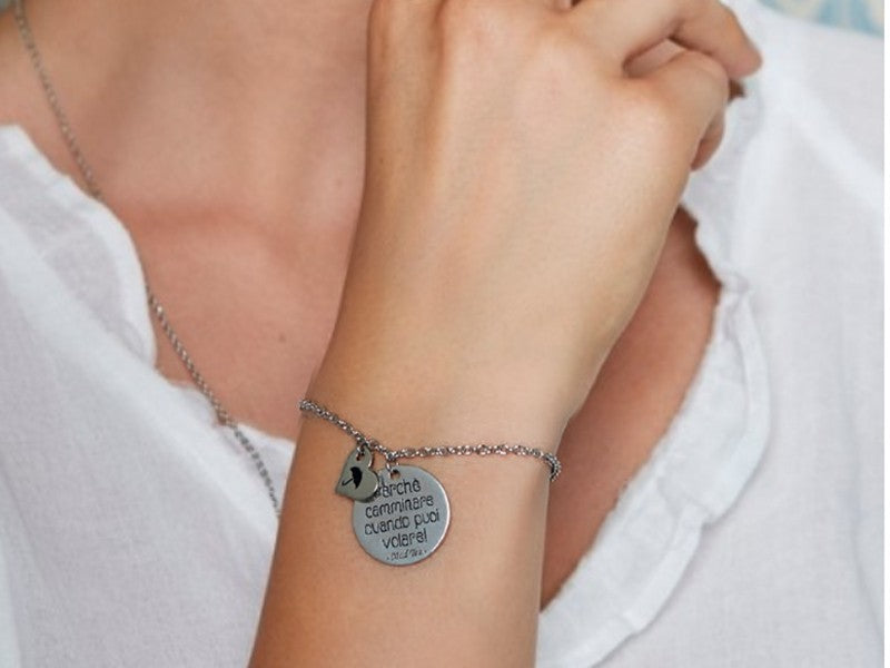 Bracciale Mary Poppins in acciaio con ciondoli e scritta Perché camminare quando puoi volare