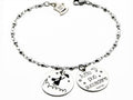 Il bracciale Mary Poppins è dedicato alla stravagante tata rinomata in tutto il mondo, che con la sua borsa e il suo ombrello sa catapultarti nel suo magico mondo. È in acciaio anallergico, formato da una catena a pallini alternati e due ciondoli tondi piatti: uno con la sagoma di Mary Poppins in volo col suo ombrello e uno con incisa la frase “Tutto può succedere” circondata da luna e stelle