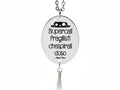 SUPERCALIFRAGILISTICHESPIRALIDOSO!  Chi di noi non ha mai cantato la canzone più celebre di Mary Poppins?  Collana con ciondolo composto da targhetta con incisa la frase "Supercalifragilistichespiralidoso" e il cappello di Mary Poppins e delicata nappina pendente. Catena a rosario in acciaio con cristalli.