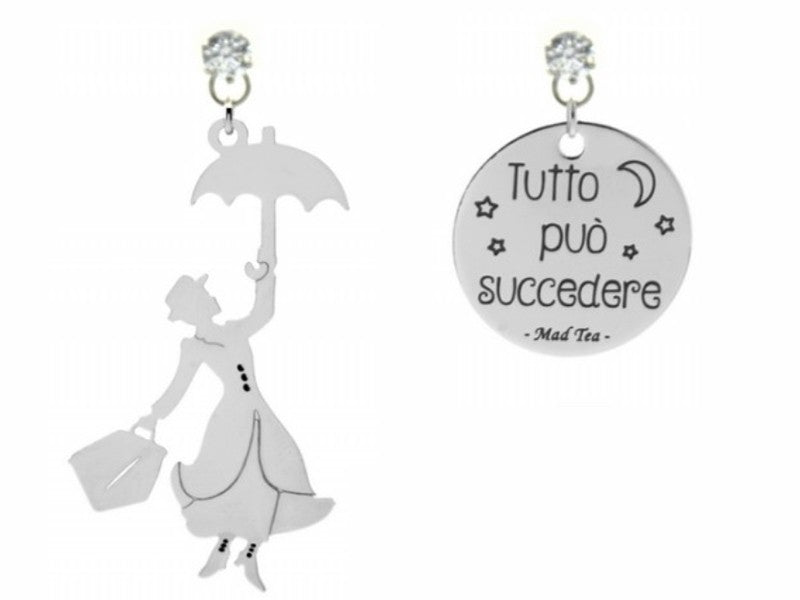 Orecchini composti da Mary Poppins che vola con il suo ombrello e targhetta con incisa la frase "Tutto può succedere".
