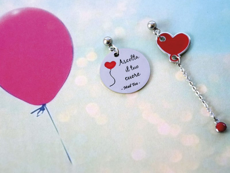 Orecchini "Ascolta il tuo cuore" collezione Dream Big in acciaio con cuore rosso e palloncino
