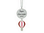 Collana con dolce mongolfiera colorata e targhetta con incisa la frase "Segui i tuoi sogni".