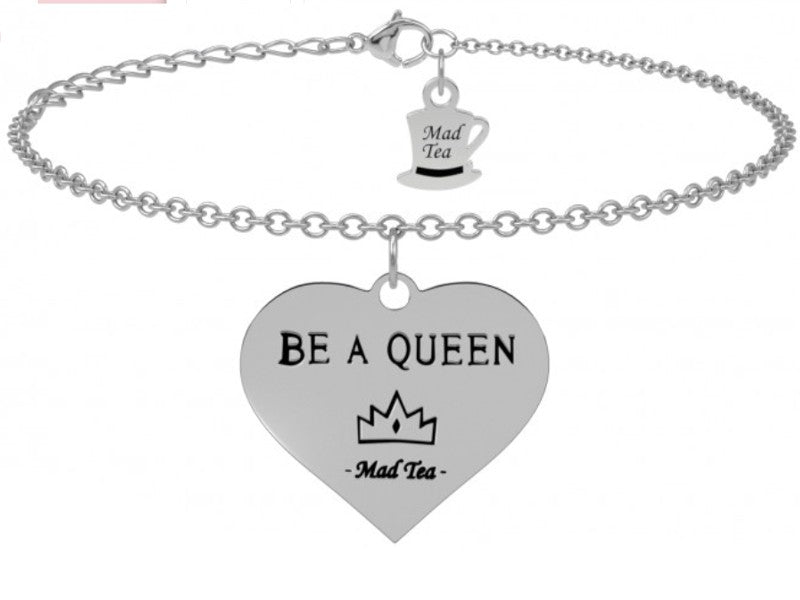 "Il "C'era una volta" lo lascio alle principesse, io sono una Regina!"  Questo bracciale è dedicato a tutte noi, al nostro carattere forte e deciso e con un unico difetto: a volte ci dimentichiamo di quanto valiamo!  Bracciale con ciondolo a forma di cuore con all'interno incisa la frase "BE A QUEEN" per sentirsi una vera regina e la sagoma della corona.