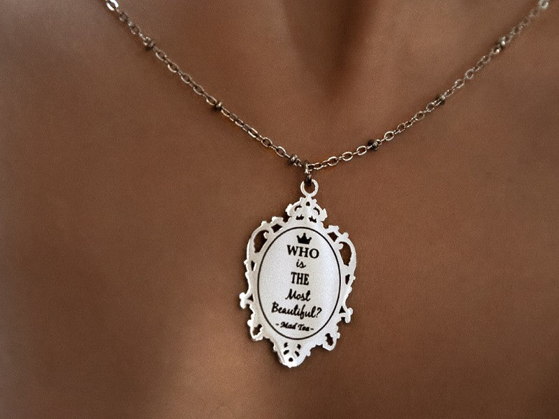 "Specchio, specchio delle mie brame, chi è la più bella del reame?"