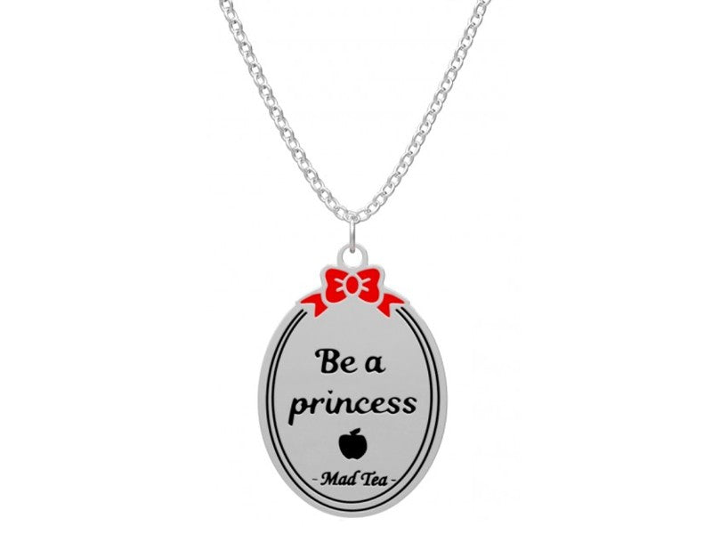 Collana con ciondolo ovale sovrastato dal fiocco rosso di Biancaneve con all'interno incisa la frase "Be a princess" e l'iconica mela avvelenata.