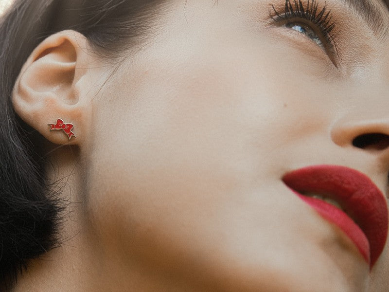 Questi orecchini rappresentano la forza di noi donne, dolci e determinate allo stesso tempo!