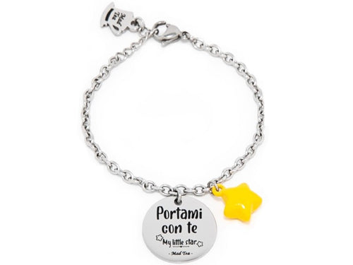 Tutti abbiamo una stella che brilla nel cielo: My little star. Nelle notti più profonde, osservando il cielo stellato sopra di noi, brilla sempre una bellissima stella. Questa piccola stella rappresenta tutto ciò che abbiamo di importante nella nostra vita: una persona speciale, un amico, il nostro amore, che brillando nel cielo e nel nostro cuore, ci illumina e protegge per non farci sentire mai soli. Bracciale con ciondolo con incisa la frase "Portami con te" e dolce stellina pendente smaltata.