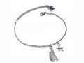 Dream is Possible! I sogni possono diventare realtà, dipende solo da noi e da quanto impegno e tenacia mettiamo nel raggiungerli! Bracciale con il piccolo Dumbo e stellina con incisa la parola "dream" a richiamo del suo grande sogno di diventare una vera star del circo.