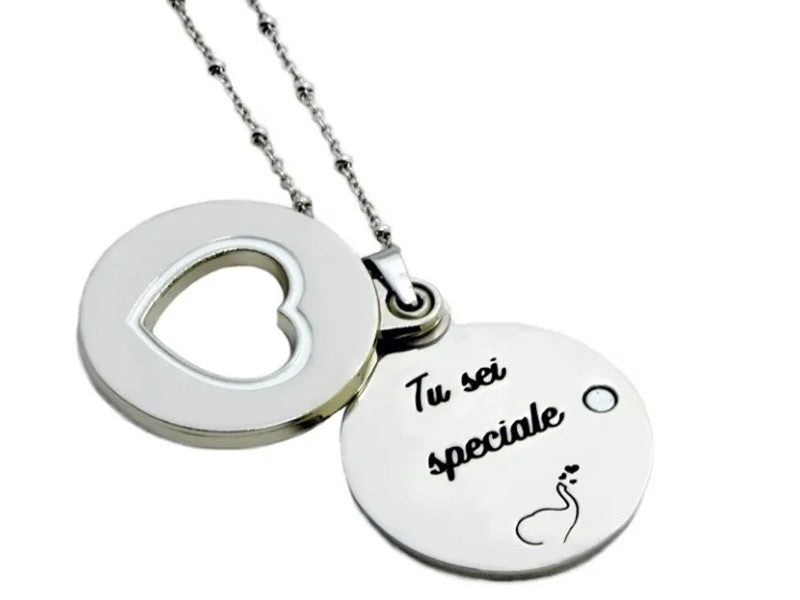 Questa collana che si apre racchiude un piccolo grande segreto..ciascuno di noi è unico e speciale come Dumbo! 